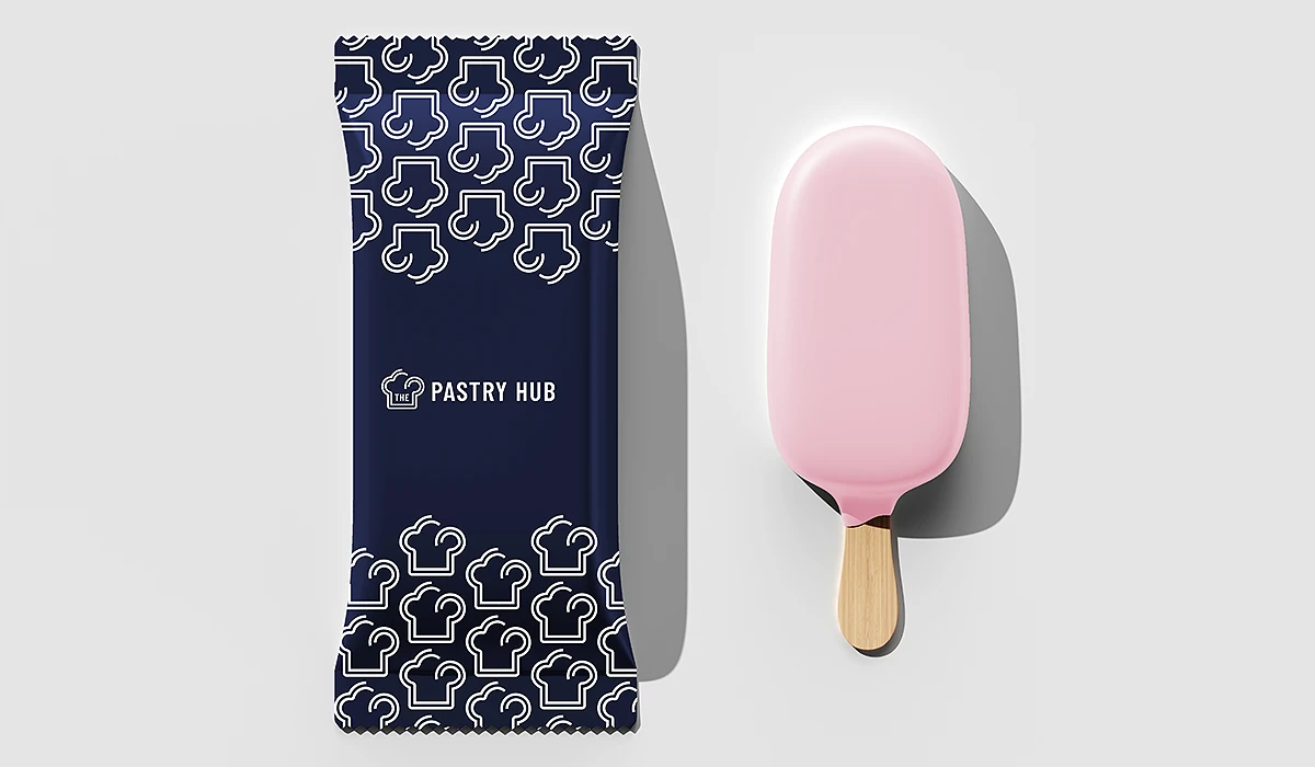 Mockup av Pastryhub glass med stilren förpackning, designad av By Caroline, som speglar varumärkets visuella identitet.