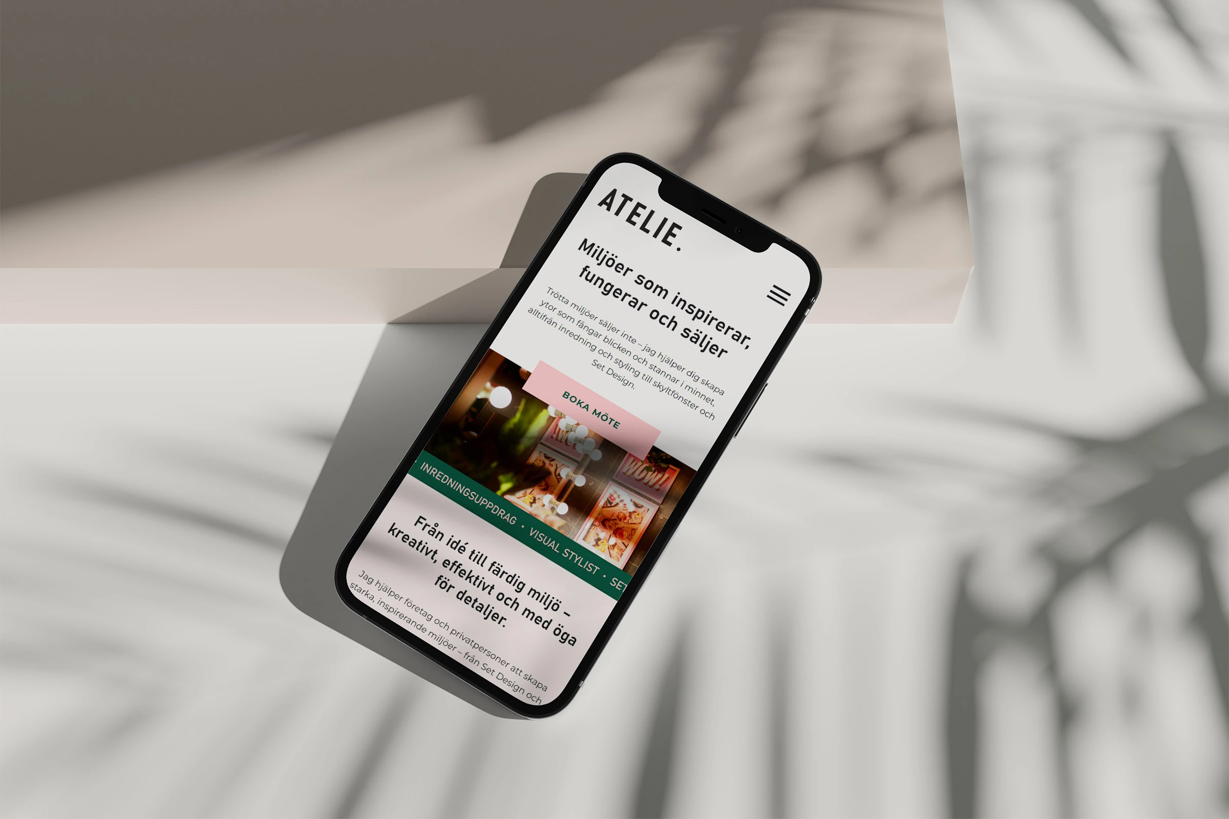 Mobilvy av ATELIE‑startsidan – responsiv design av By Caroline.